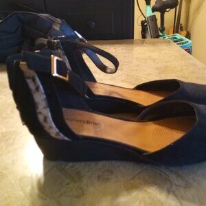 NEW! Black Suede low wedge size 10 closed toe womens shoes.